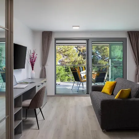 Aqua - Adults Only Guest house