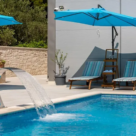 Aqua - Adults Only Guest house