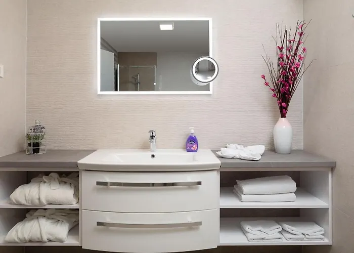 Aqua - Adults Only Guest house